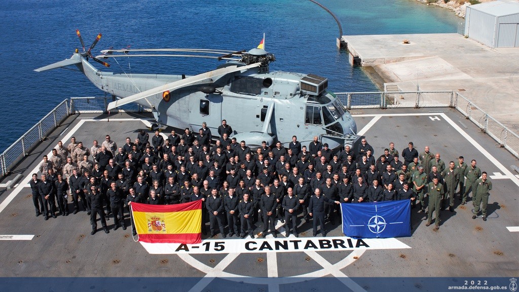 The A-15’s crew during her deployment in SNMG-2 (2021)